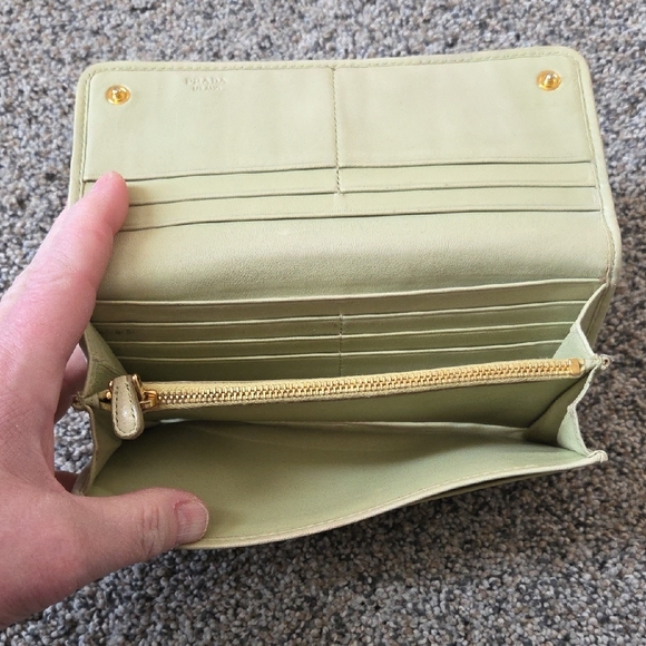 Authentic Luxury Wallet Lot - Picture 7 of 16